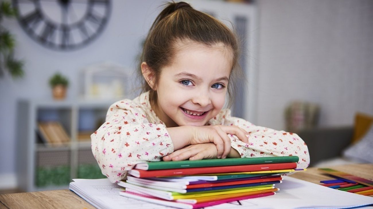 smiling-girl-studyin